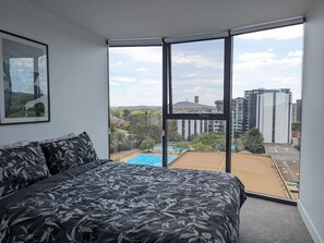 2 bedrooms, desk, iron/ironing board, WiFi - "elevate"  Two Bedroom Apartment in Woden (Phillip)