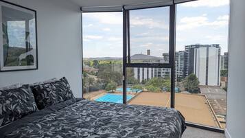 2 bedrooms, desk, iron/ironing board, WiFi