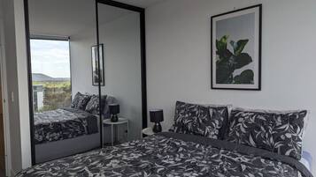 2 bedrooms, desk, iron/ironing board, WiFi