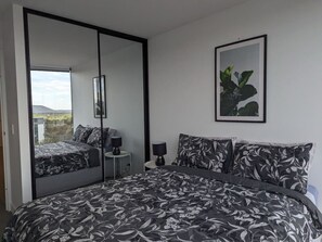 2 Schlafzimmer, Schreibtisch, Bügeleisen/Bügelbrett, WLAN