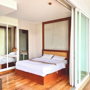 2 bedrooms, iron/ironing board, WiFi, bed sheets - 2 Bedroom Apartment 91м² with and pool view 300m from the sea (Tambon Karon)