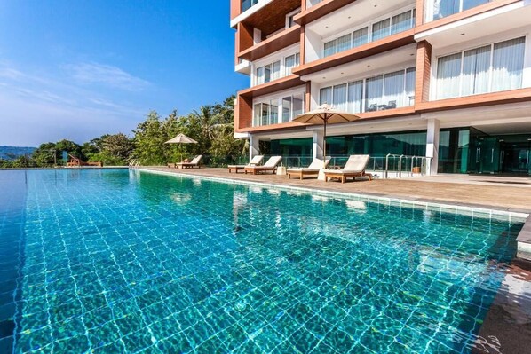 Pool - 2 Bedroom Apartment 91м² with and pool view 300m from the sea (Tambon Karon)