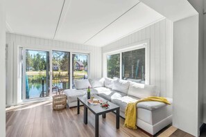 TV, fireplace - Bora Nature - SPA, Relaxation, Poker, Arcade, Evasion (Shannon)