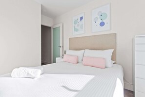 2 chambres, fer et planche à repasser, Wi-Fi, draps fournis