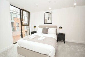 1 bedroom, iron/ironing board, WiFi, bed sheets - Modern 1 Bed Flat in Central Manchester w Balcony (Manchester)