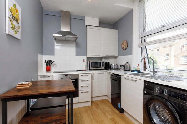 Fridge, microwave, oven, stovetop