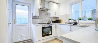 Bright & Spacious 3 Bedroom Home in Newcastle