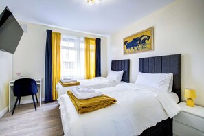 3 Schlafzimmer, Schreibtisch, Bügeleisen/Bügelbrett, WLAN