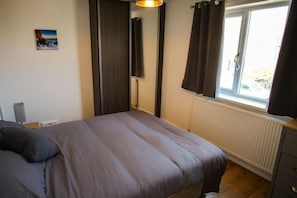 3 sovrum, skrivbord, strykjärn/strykbräda och wi-fi