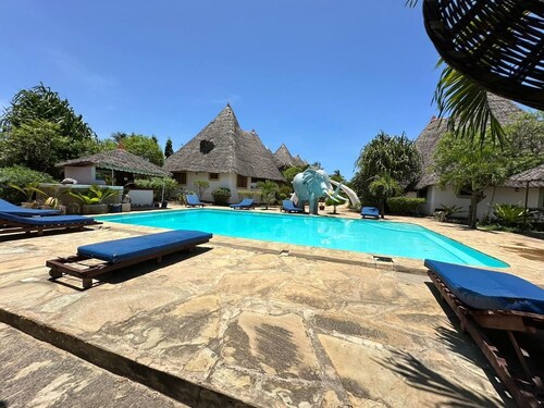 Charming building with 2 bedrooms and WiFi, AC in delightful Diani Beach