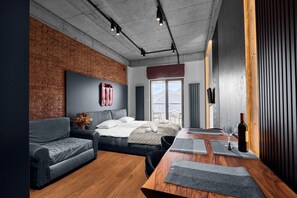 1 dormitorio, tabla de planchar con plancha, wifi y ropa de cama