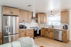 Mikrowelle, Ofen, Herdplatte, Geschirrspüler