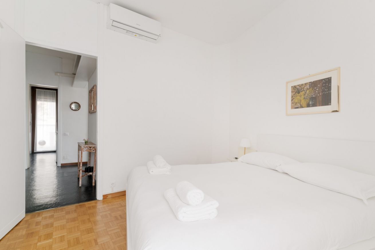 2 bedrooms, desk, iron/ironing board