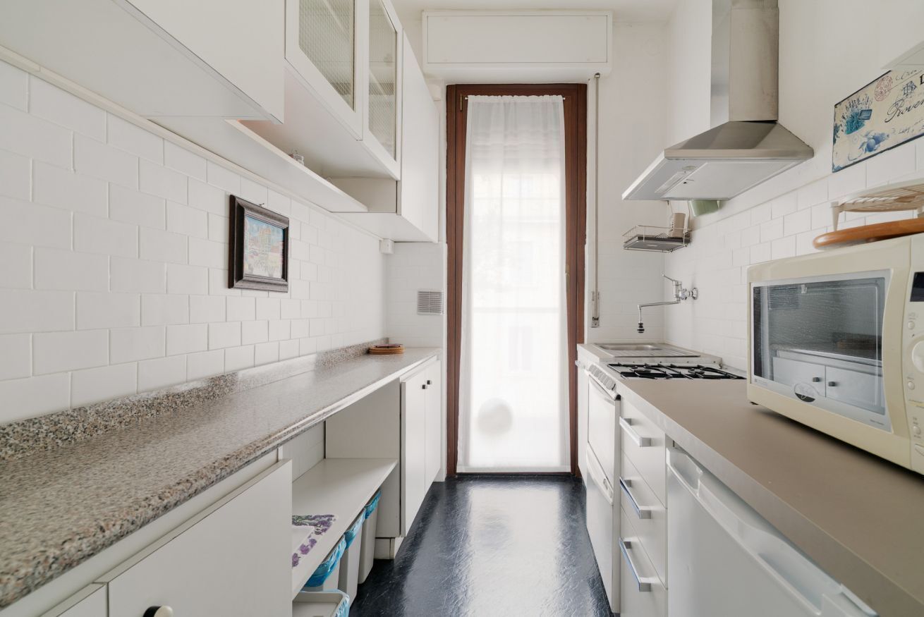 Frigorifero, microonde, forno, piano cottura