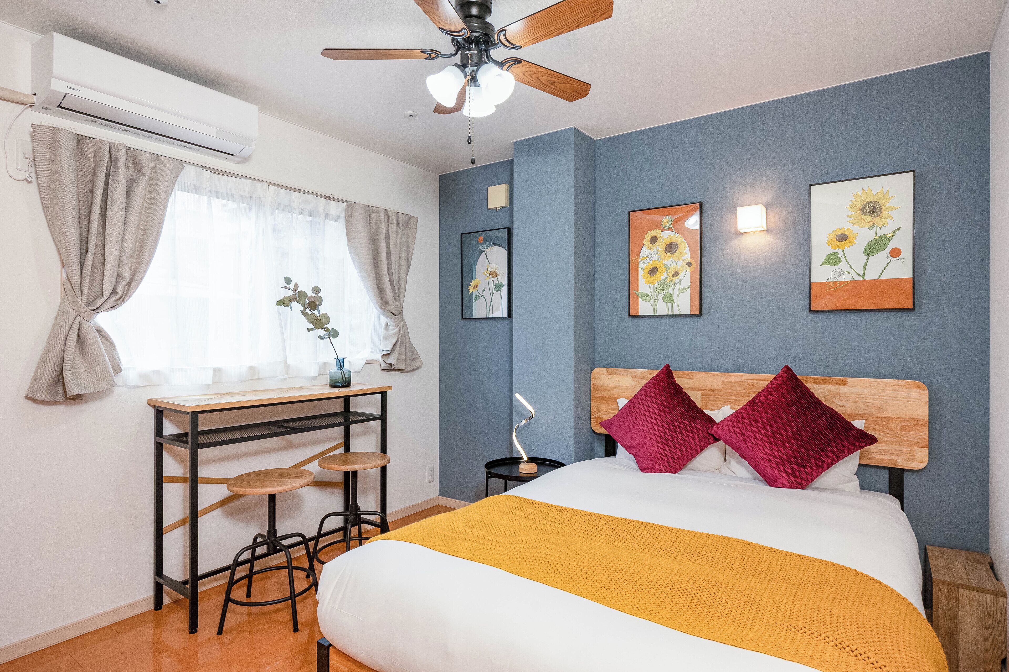 Appartement familial, balcon | Rideaux d’obscurcissement, fer et planche à repasser