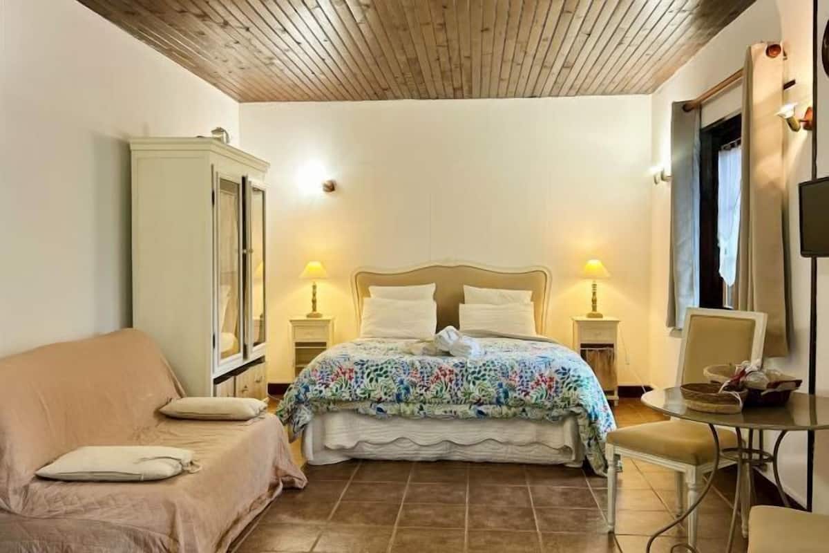 Blackout drapes, iron/ironing board, free WiFi
