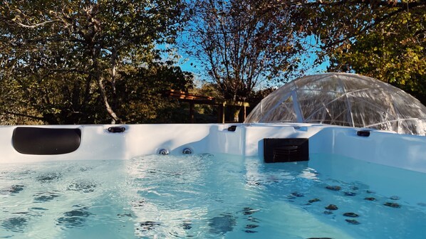 Private spa tub