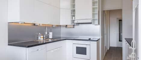 ثلاجة، ميكروويف، فرن، غسالة أطباق