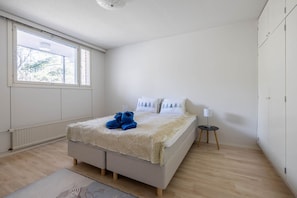 2 bedrooms, desk, free WiFi, bed sheets