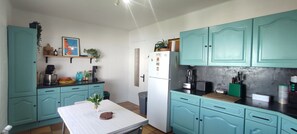 Oven, stovetop, dishwasher - Three-bedroom house with garden. Spacious and bright in Douarnenez. (Douarnenez)