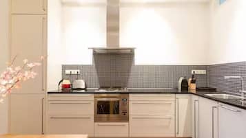 Superior Apartment, City View | Private kitchen | Mini-fridge
