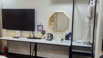 Deluxe Double Room | Desk, laptop workspace, free WiFi