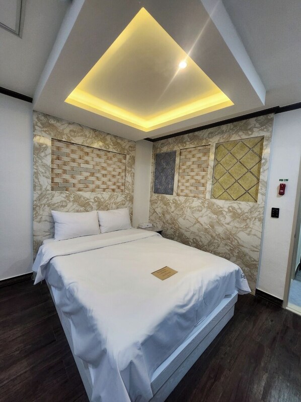 Economy Single Room | Meja, ruang kerja komputer riba, Wi-fi percuma