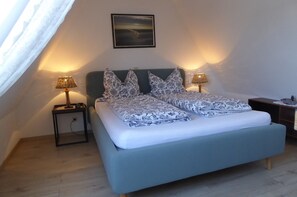 2 bedrooms, iron/ironing board, WiFi, bed sheets