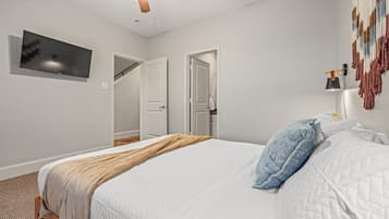 3 bedrooms, iron/ironing board, free WiFi, bed sheets