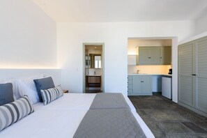 1 bedroom, WiFi, bed sheets - Phaedrus Living: Paros Cycladic Residences 3 (Piso Livadi)