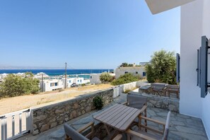Terrace/patio - Phaedrus Living: Paros Cycladic Residences 3 (Piso Livadi)