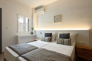 1 bedroom, WiFi, bed sheets - Phaedrus Living: Paros Cycladic Residences 12 (Piso Livadi)
