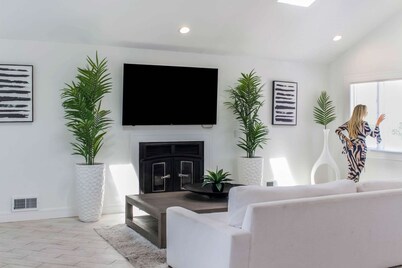 Waterfront 2BR Home in Brick w/ Swimming Pool