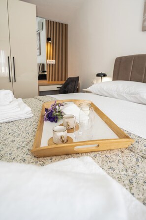 2 bedrooms, in-room safe, desk, iron/ironing board