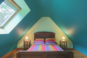 2 habitaciones y tabla de planchar con plancha 