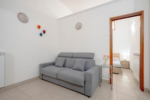 TV - GuestHost - Comfortable 53 sqm apartment, perfect for 4 people, located on the ground floor of a building.The property is located in a residential area of ​​Monopoli, a few minutes from the historic center and the main city attractions, in an area fu (Monopoli)