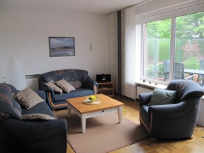 Fernseher, Videospiele, DVD-Player, Stereoanlage
