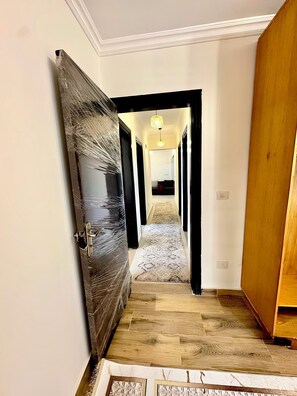 Apartment, 2 Bedrooms, Accessible, Smoking | Interior