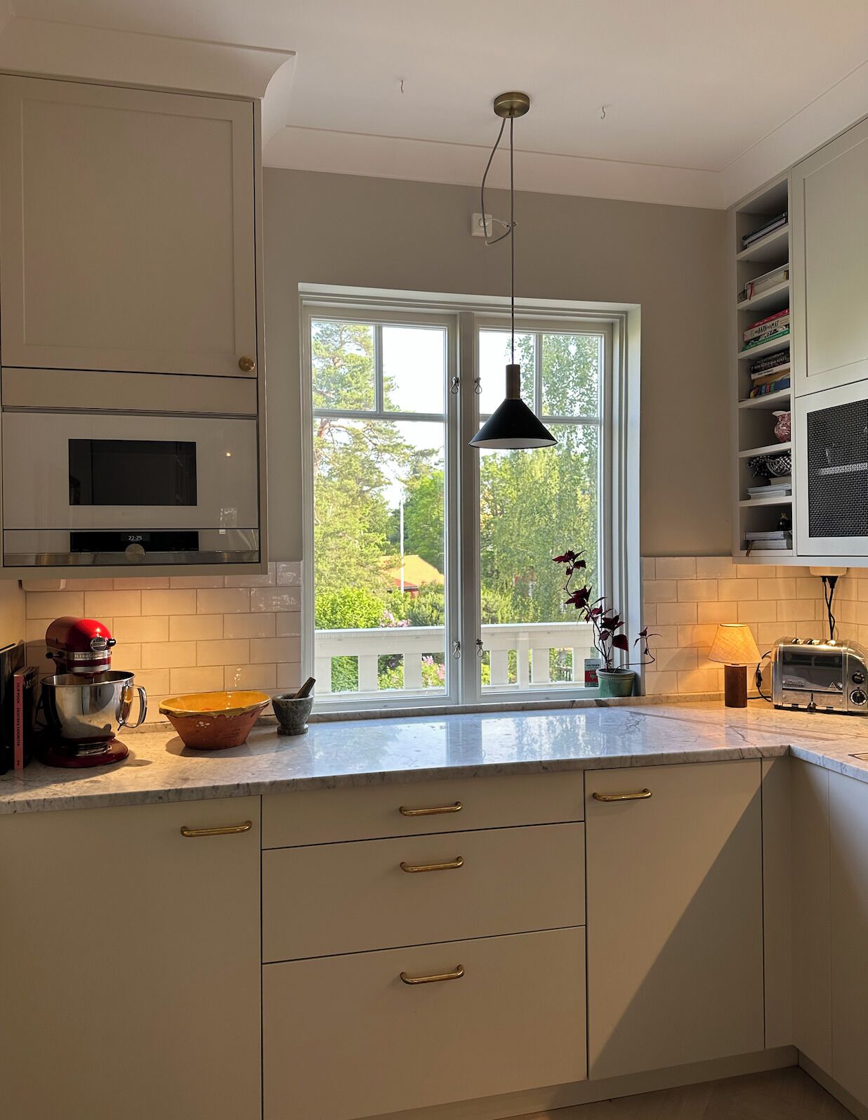 Ugn, spishäll och diskmaskin