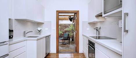 Micro-ondes, plaque de cuisson, lave-vaisselle