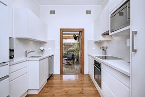 Microwave, stovetop, dishwasher - Lane Cove West - HENL3 - Henley Street - Modern, bright home with stylish interiors and a lovely garden entrance. (Lane Cove West)