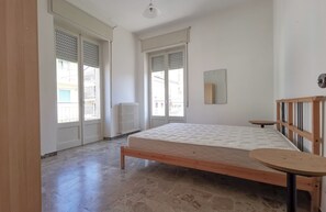 2 chambres, fer et planche à repasser