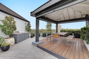 تناول الطعام بالخارج