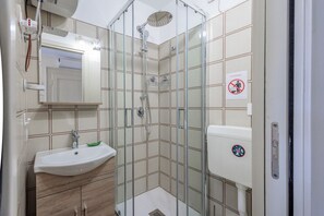 Shower, towels