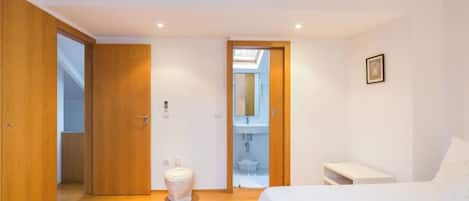 2 chambres, fer et planche Ă repasser, Wi-Fi gratuit, draps fournis