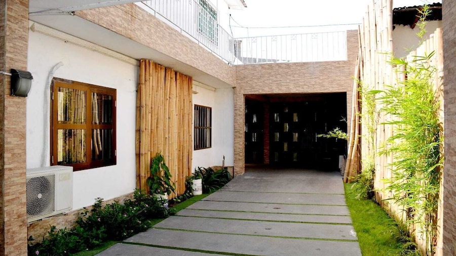 Lome Bamboo Lodge