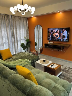 Smart-TV, Tischtennisplatte, Musikbibliothek, Videothek