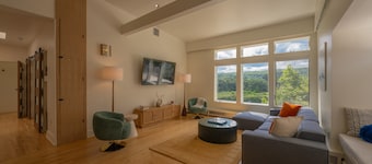 Riverfront on main street Narrowsburg - a vacationer's playground