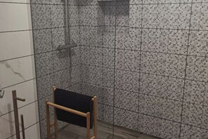 Dusj, hårføner og såpe