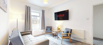 Modern 1BR flat- Perfect for leisure and work. Free parking and WI-FI